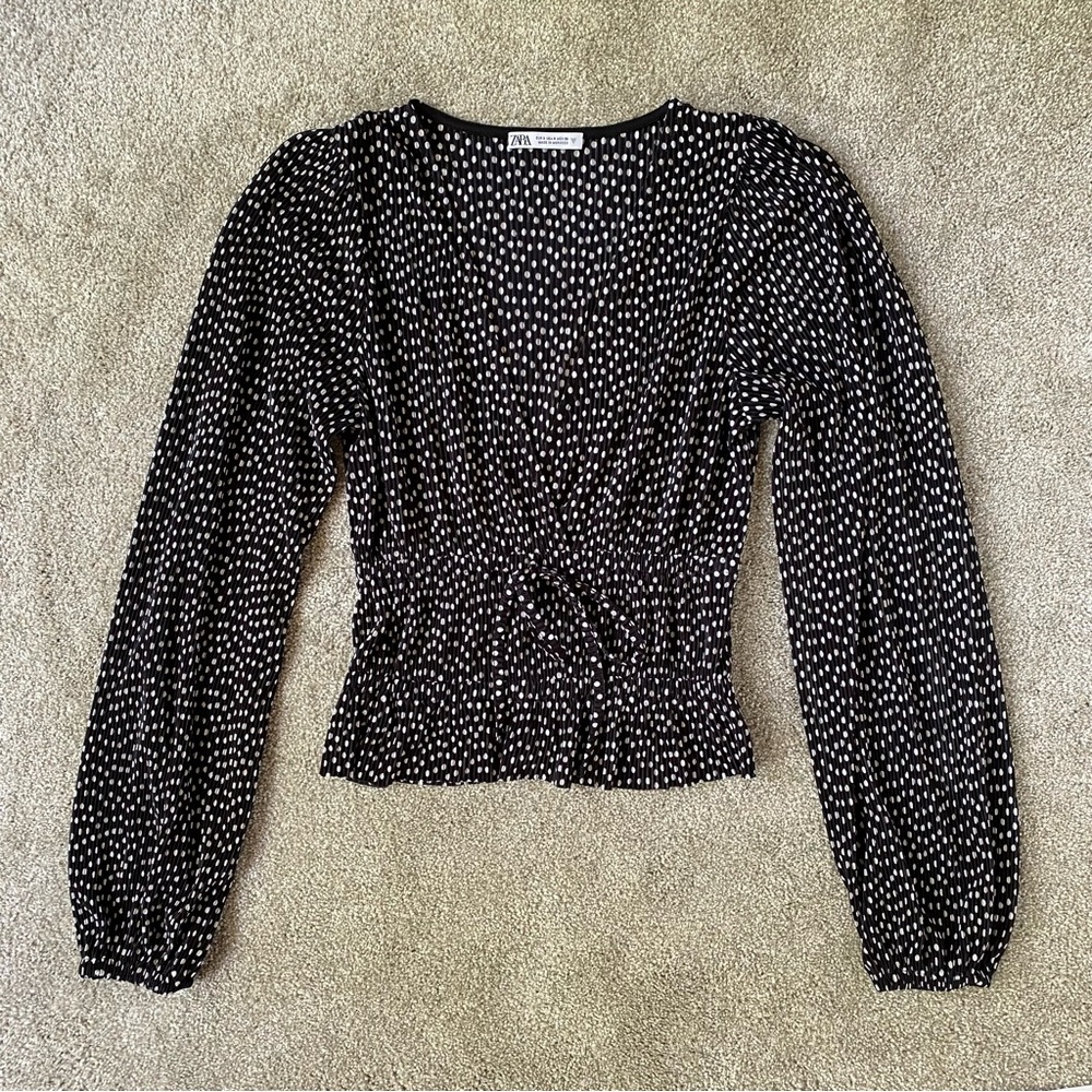 Club Mónaco pleated long sleeved popover shirt in black with white polka dots
